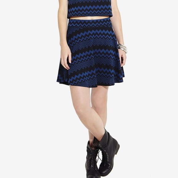 Volume One Navy and Black Chevron Mini Skirt - Picture 1 of 6